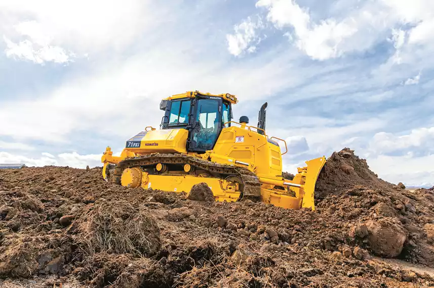 Proactive dozing control is a fully integrated dozing control system that allows operators to perform auto-stripping, auto-spreading and high-production dozing, as well as finish grading.