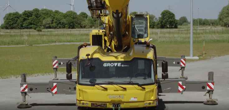 Manitowoc Cranes' MAXbase technology provides flexibility for crane configurations